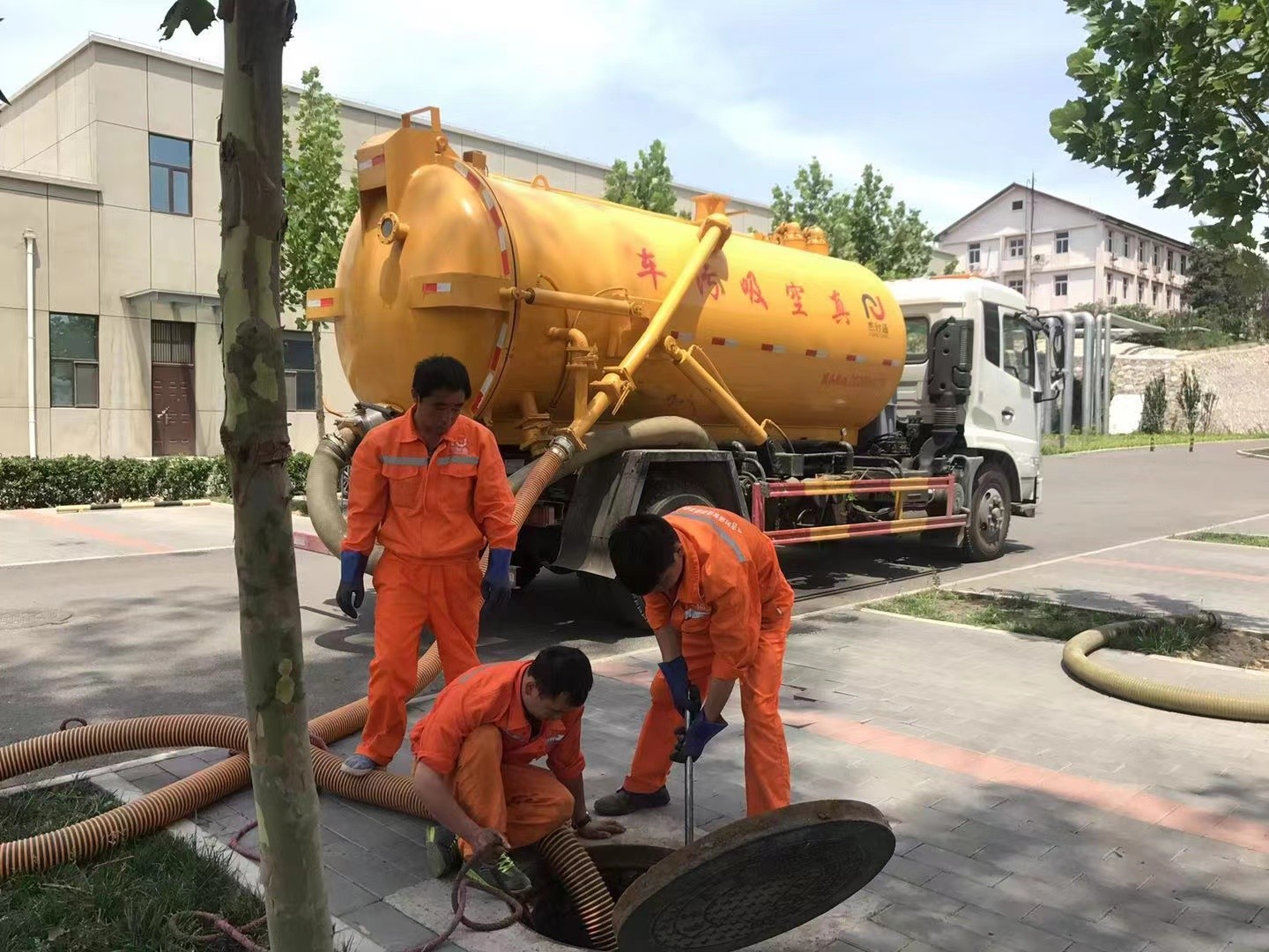 江海化粪池清理与5-8吨吸粪车施工效率分析